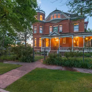 Bed & Breakfast Lumber Baron And Gardens, DEN